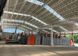 土耳其橡木廠房中的機(jī)器運(yùn)行場(chǎng)景